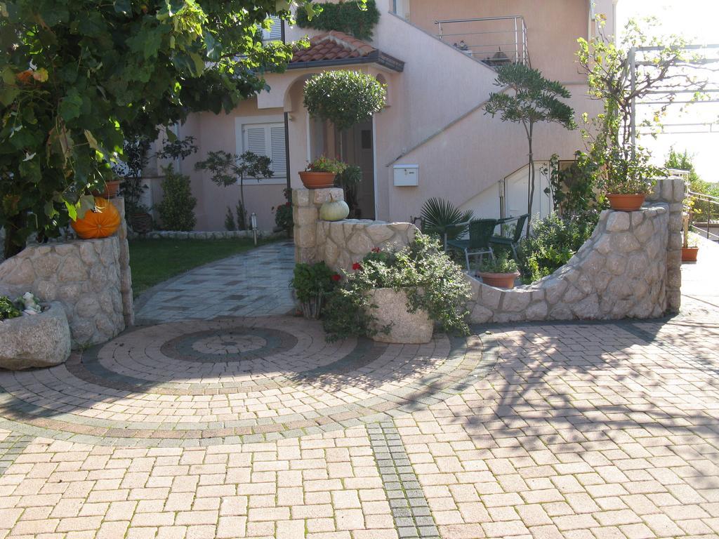 Apartments Ljubica Krk Town Eksteriør bilde